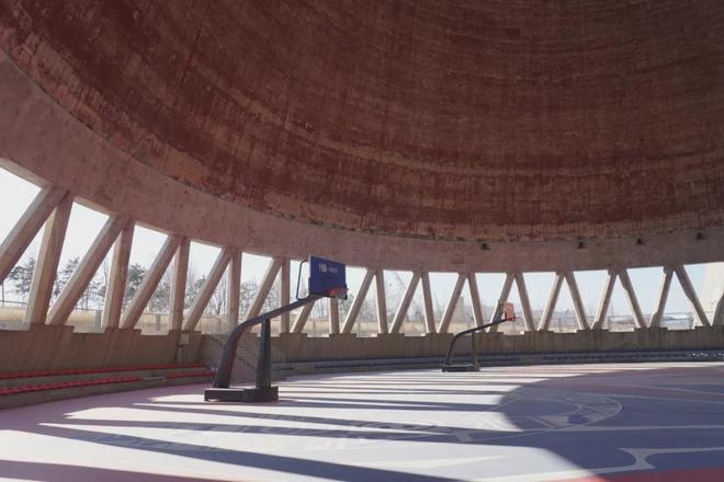 文明行动派 工业遗存焕新颜文明运动成风尚——探秘首钢园NBA·咪咕AI智慧篮球场(图1)