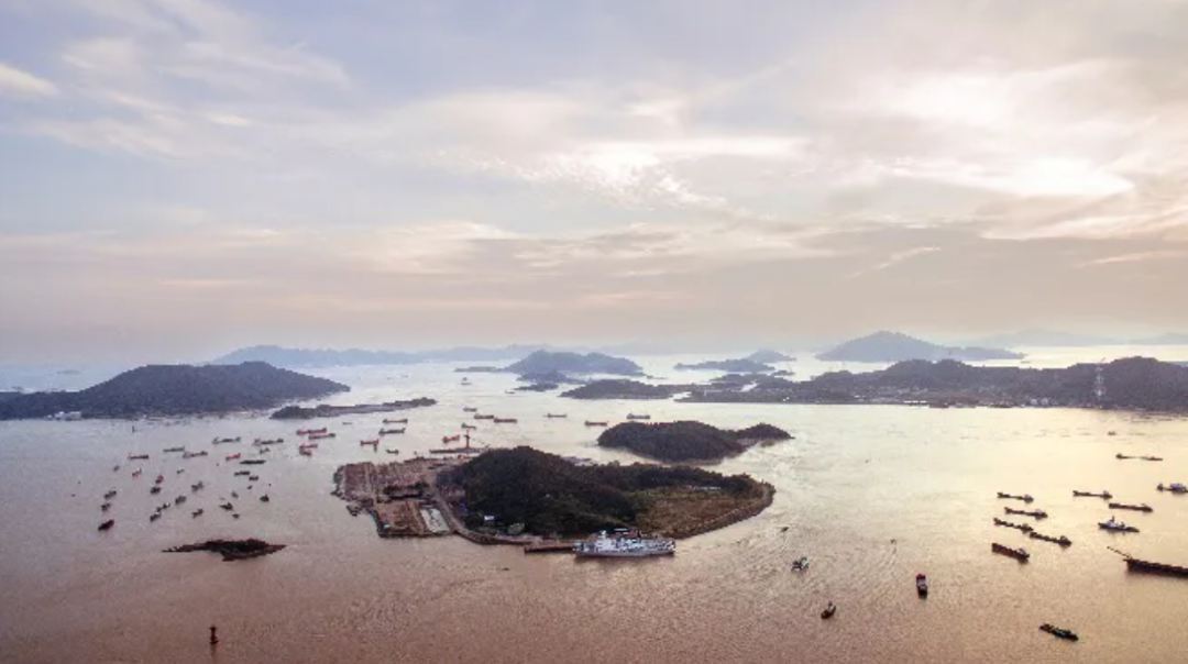 首批机组启运!双良节能余热驱动型吸收式制冷机交付浙石化(图1) 首批机组启运!双良节能余热驱动型吸收式制冷机交付浙石化(图1)