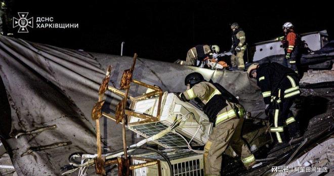 乌克兰遭核打击警告俄军发射13枚“全球禁止”导弹(图2) 乌克兰遭核打击警告俄军发射13枚“全球禁止”导弹(图2)